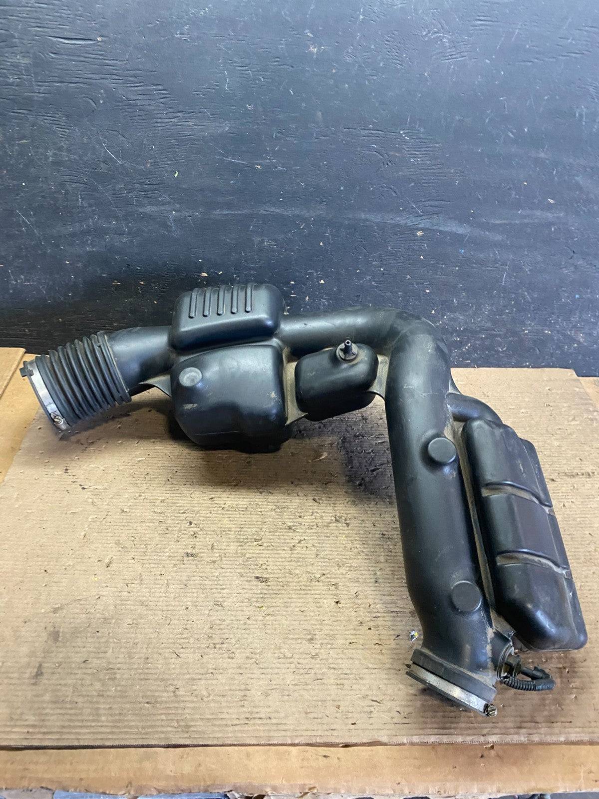 2011 - 2013 Dodge Durango 3.6L Resonator Air Intake Tube OEM  S3594 DG1