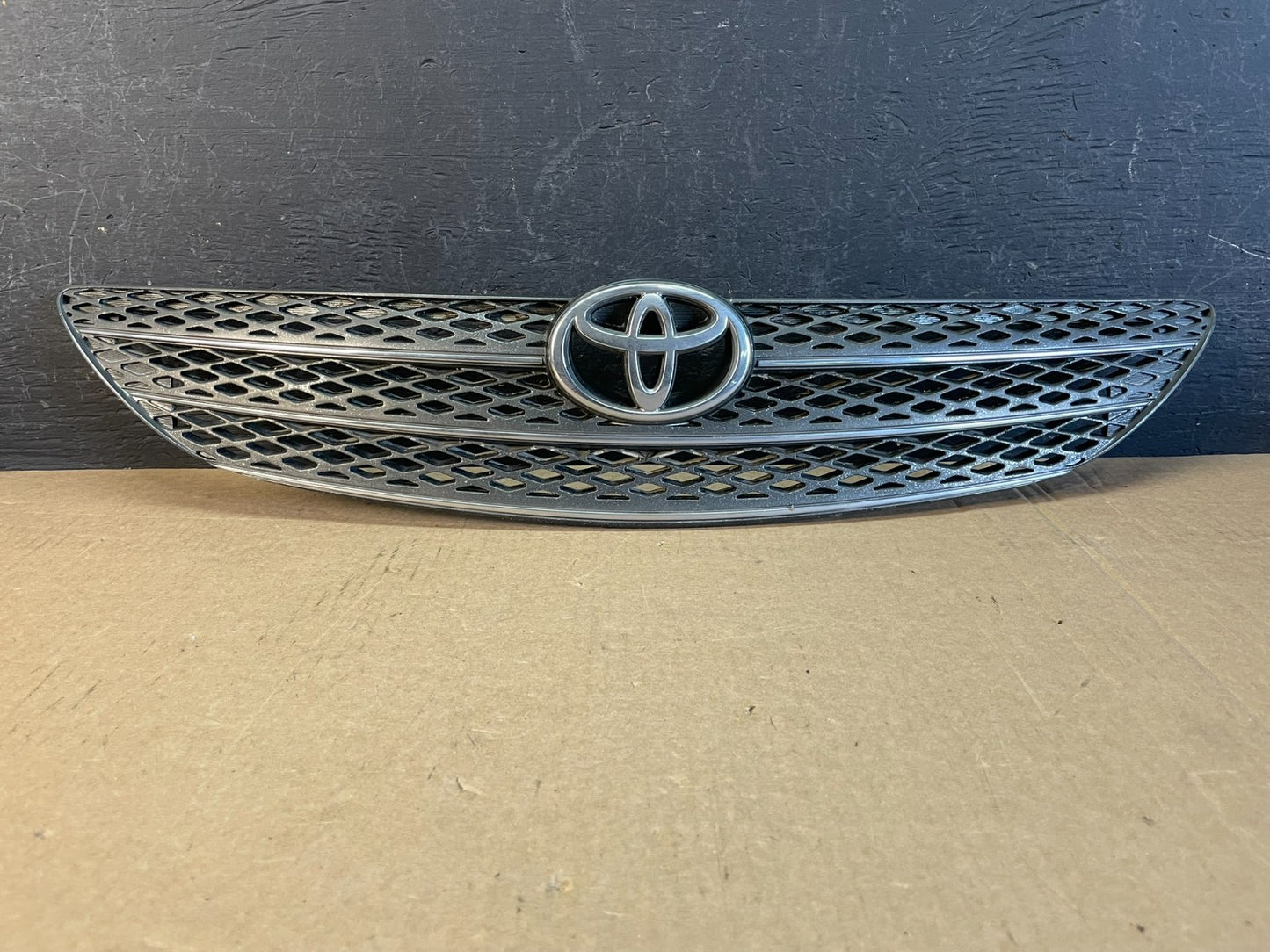 2002 2003 2004 Toyota Camry Front Upper Grill Grille ad0187 DG0