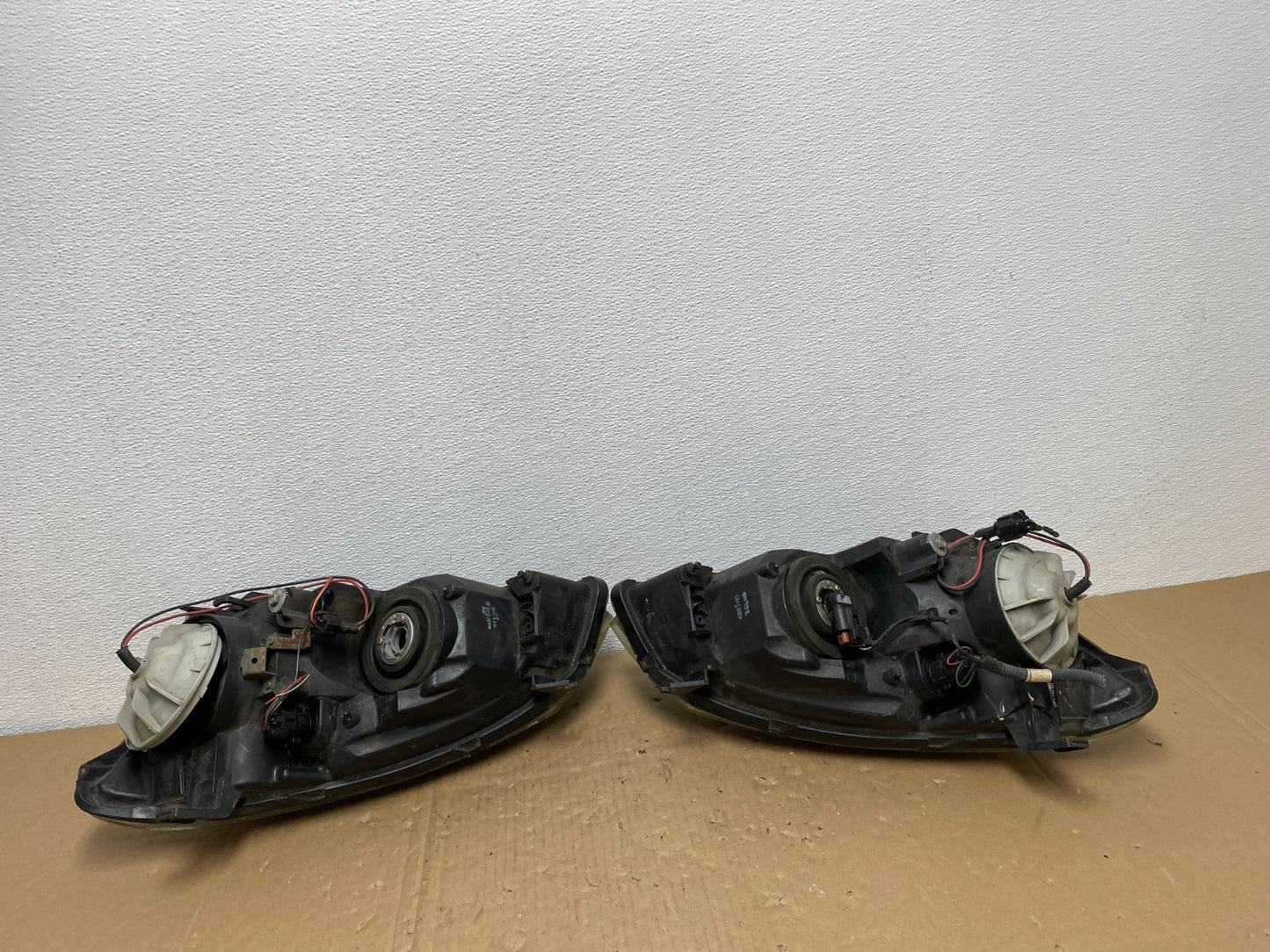 2005 to 2006 Nissan Altima Left+Right Side Set Halogen Headlights OEM AB6877 DW10