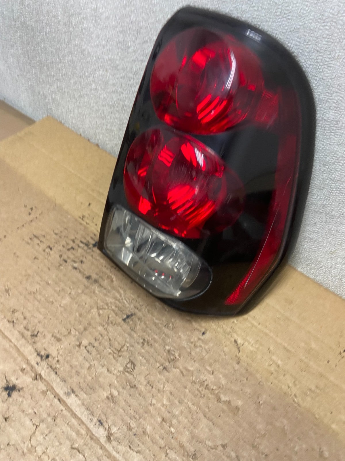 2002 to 2009 Chevrolet Trailblazer Right Passenger Rh Tail Light AB3410 LK1