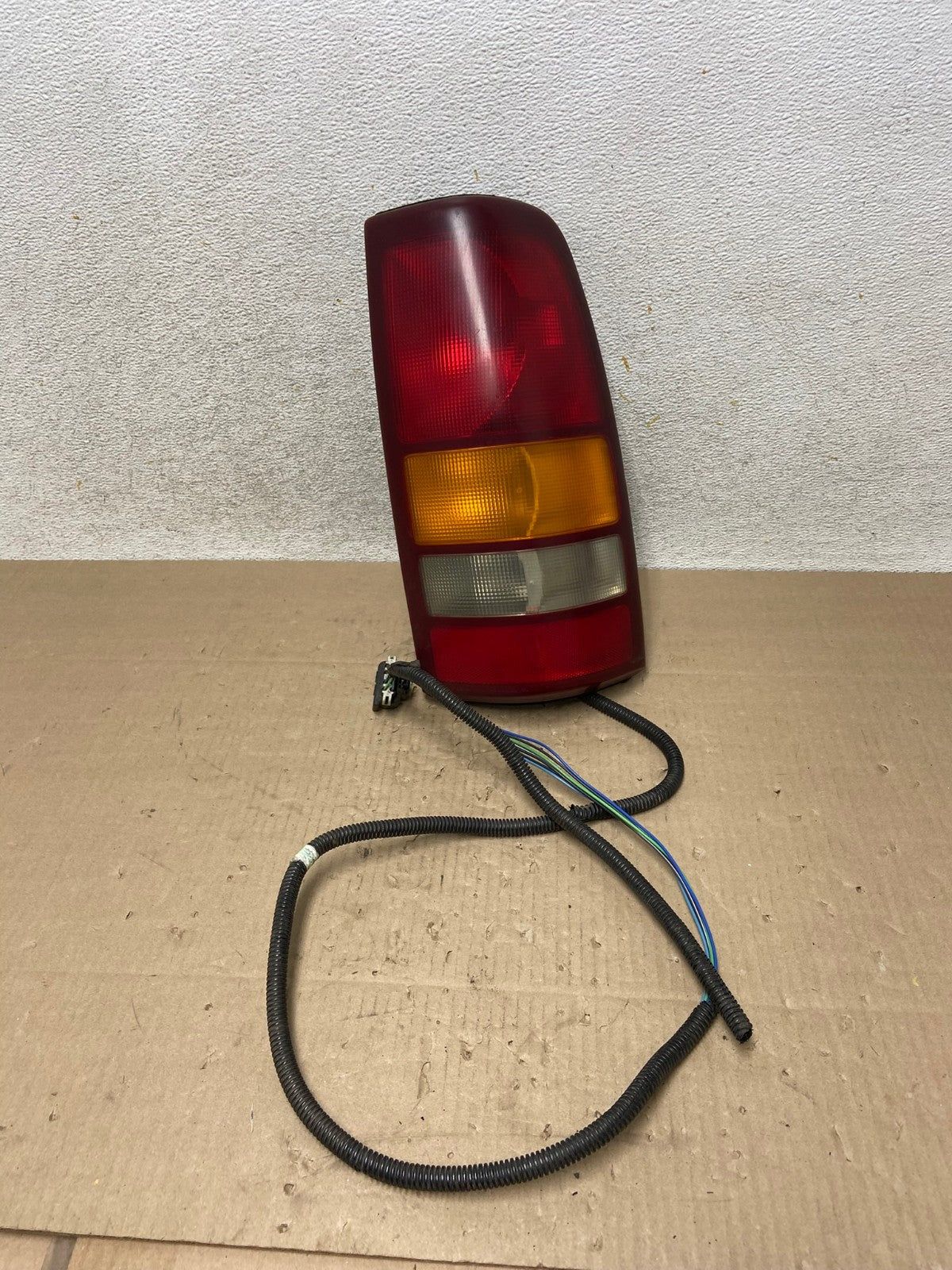 1999-2002 Chevrolet Silverado 1500 Right Passenger Side Tail Light AI2233 LK0