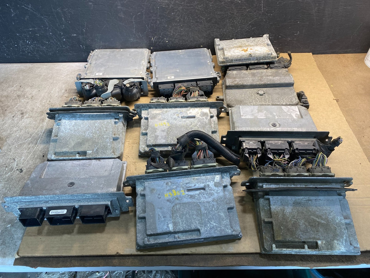 Mix of 10 Ford ECM Engine Computer Module AE00101