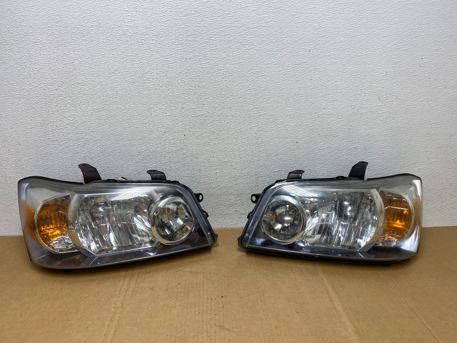 2004 2005 2006 Toyota Highlander Headlights Left+Right Side AC8425 DW0