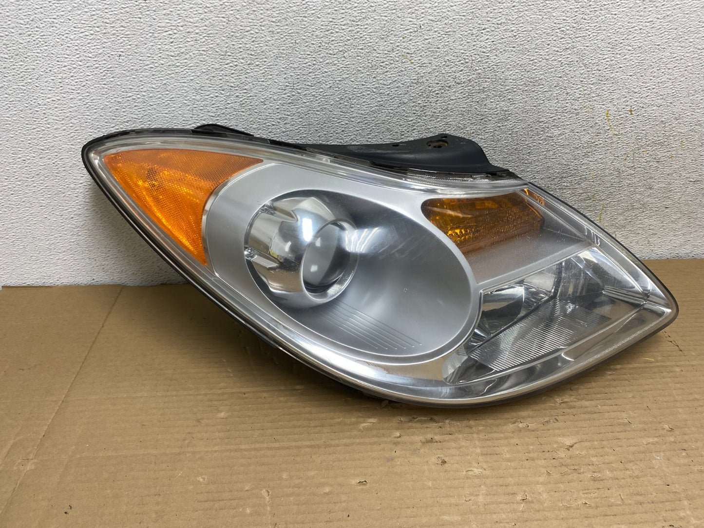 2007 to 2012 Hyundai Veracruz Right Passenger RH Headlight Halogen AH0556 DW0