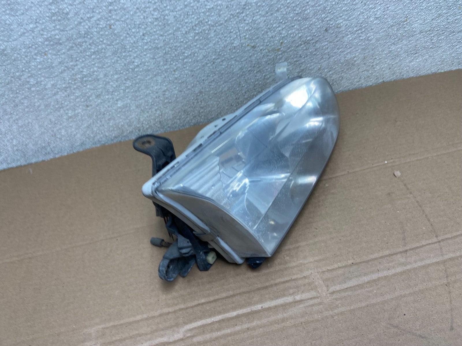 2000 to 2001 Toyota Camry Sedan Right Headlight Clear Lens AB1241 DW2