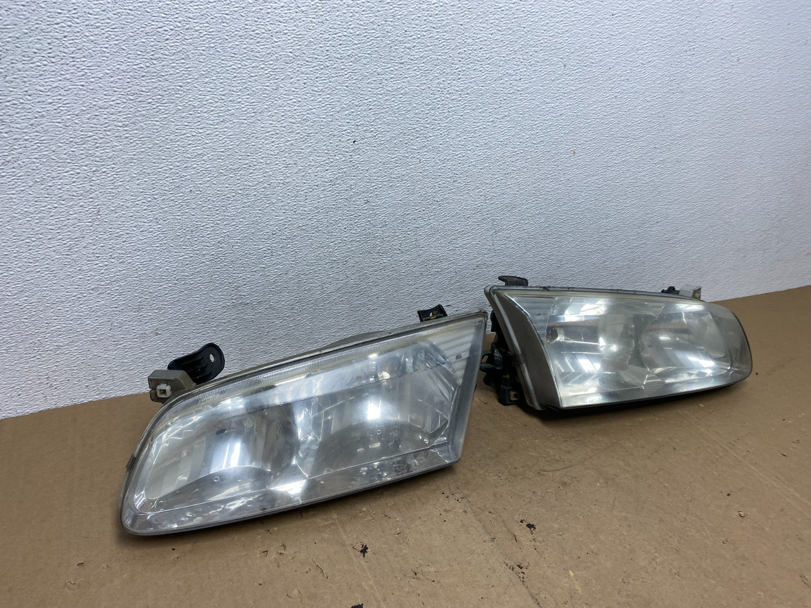 2000 to 2001 Toyota Camry Front Left+Right Side Headlights AC5825 DW2