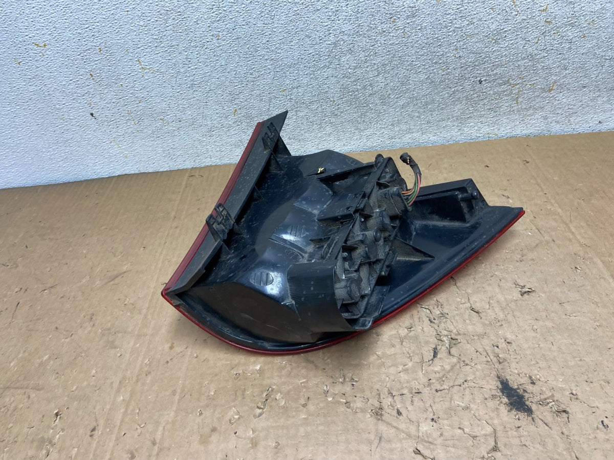 1998 to 2001 Mercedes ML320 ML-Class Right Passenger Rh Tail Light AI9310 LK6