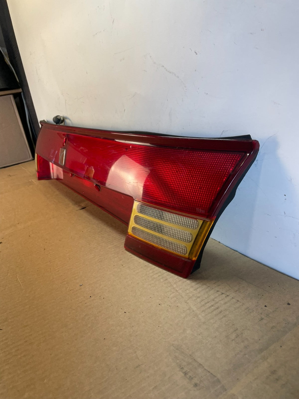 1997-2000 Saturn SC1 SC2 Coupe Center Trunk Finish Tail Light AG7527 DG1
