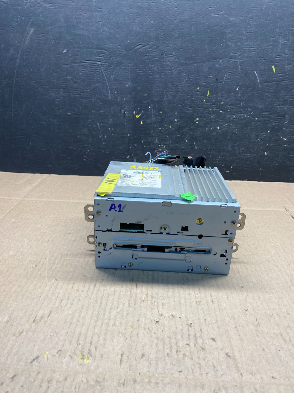 2006 Nissan Armada QX56 Radio Stereo Audio CD Player Receiver R5982 DG0