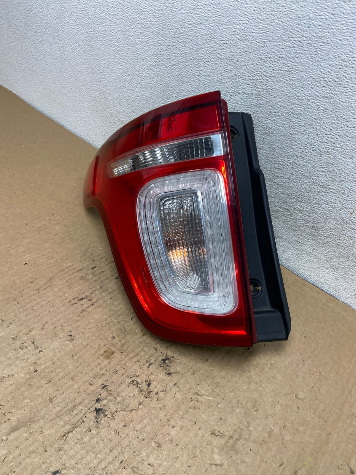 2011 2012 2013 2014 2015 Ford Explorer Left Driver LH Side Tail light AG2477 LK1