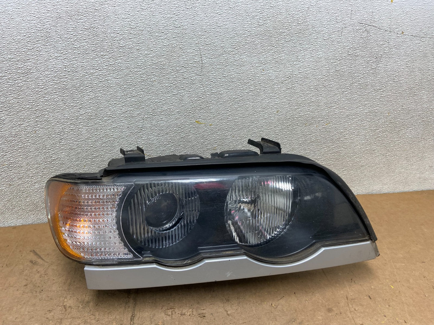 2000-2003 Bmw X5 E53 Headlight Right Passenger Rh Side Xenon HID OEM X9058 DW0