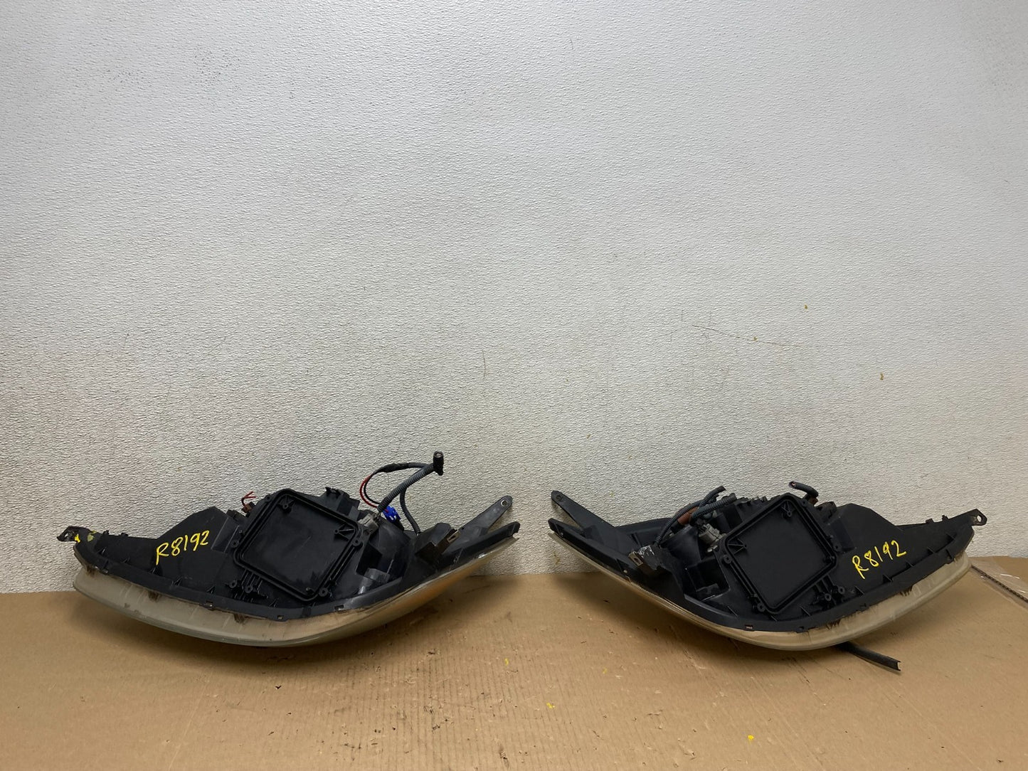 2004 2005 Toyota Sienna Left+Right Set Side Halogen Headlights R8192 DW9
