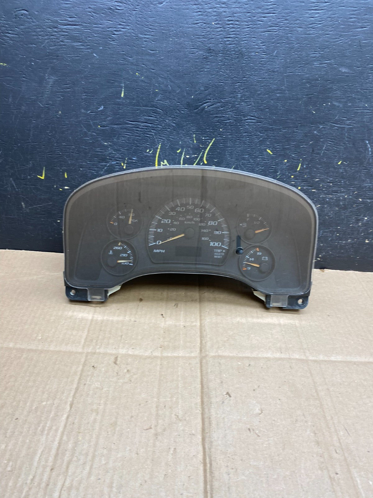 2004 to 2007 Chevrolet Express Speedometer Cluster Gauge OEM AA4665 DG0