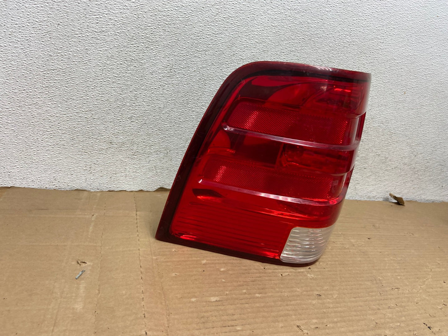 2003 2004 2005 2006 Ford Expedition Left Driver Lh Tail light AG8158 LK1