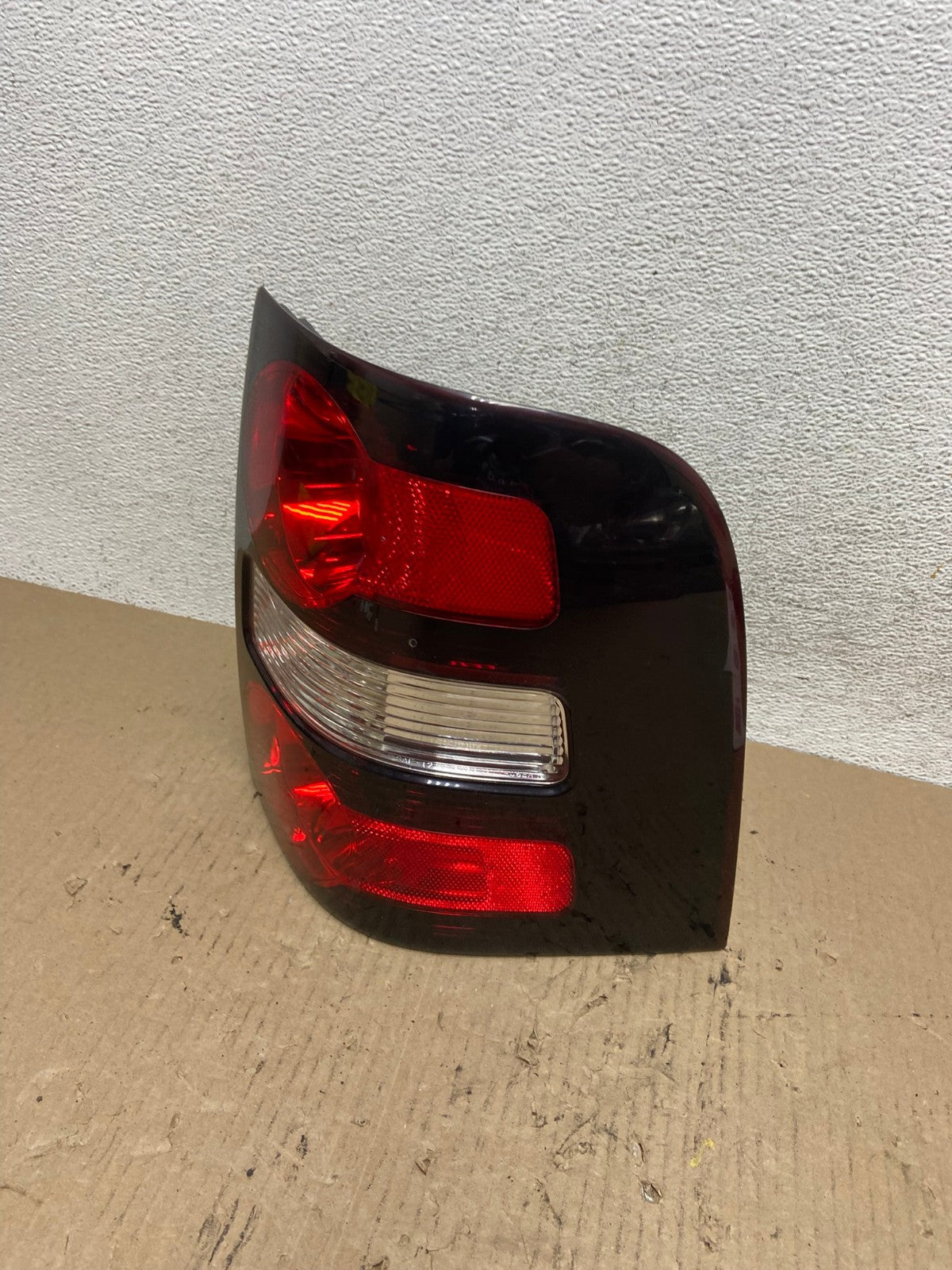 2006 to 2010 Ford Explorer Right Passenger Side Tail light AF5910 LK0