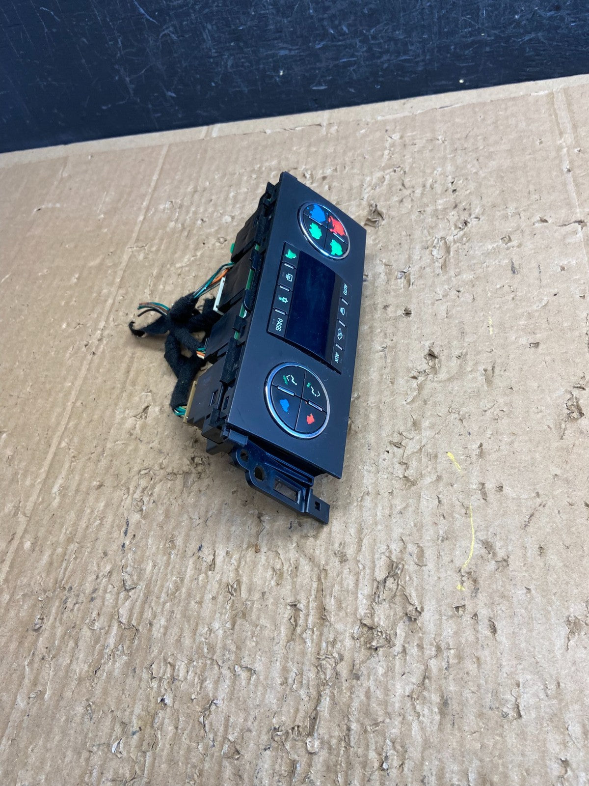2007-2011 GMC Yukon Tahoe Automatic Climate Temperature Temp Control AE1818 DG2