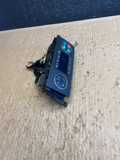 2007-2011 GMC Yukon Tahoe Automatic Climate Temperature Temp Control AE1818 DG2