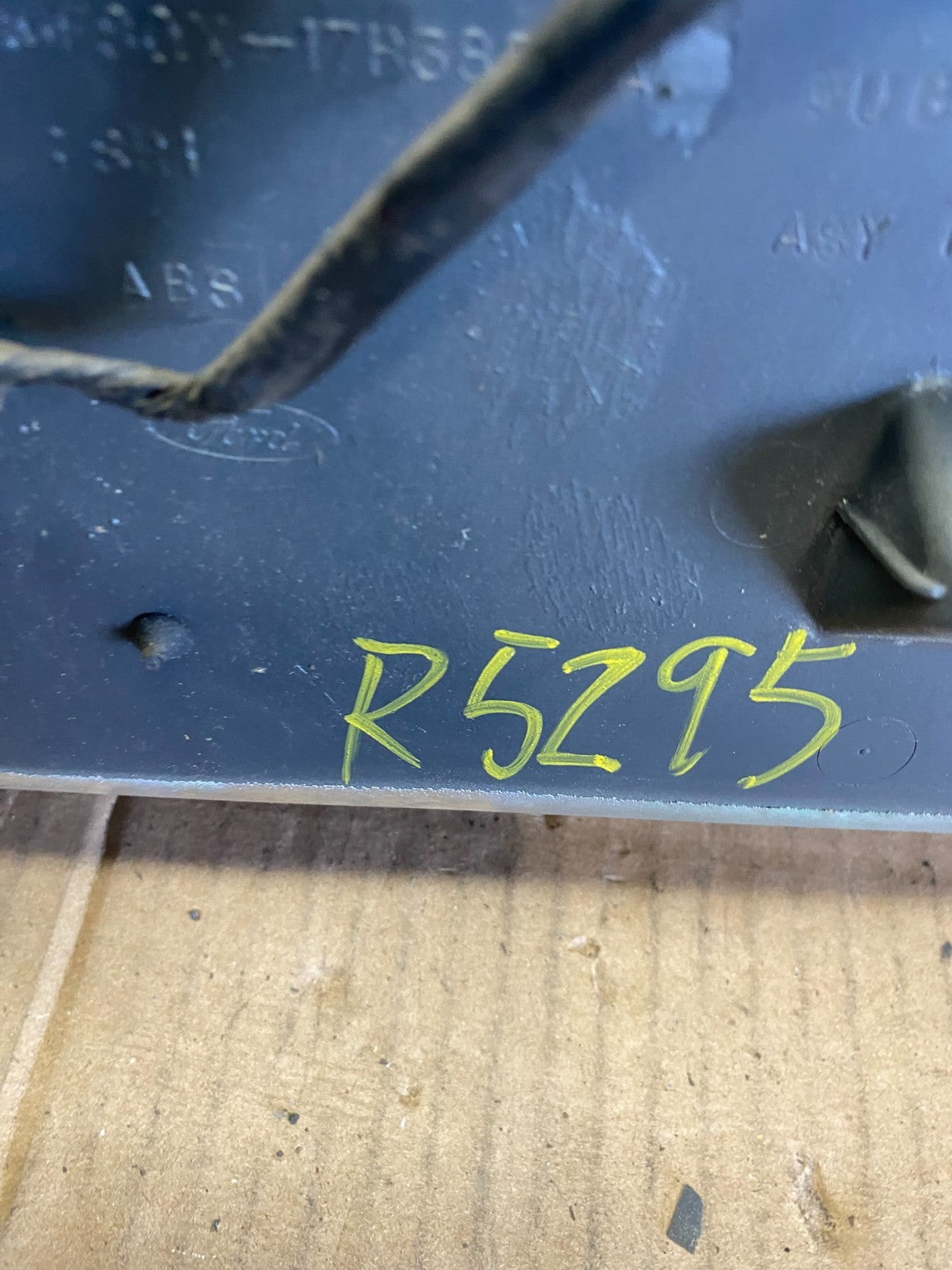 1999-2002 Lincoln Continental License Plate Panel Backup Lights Trim Oe R5295 DG9
