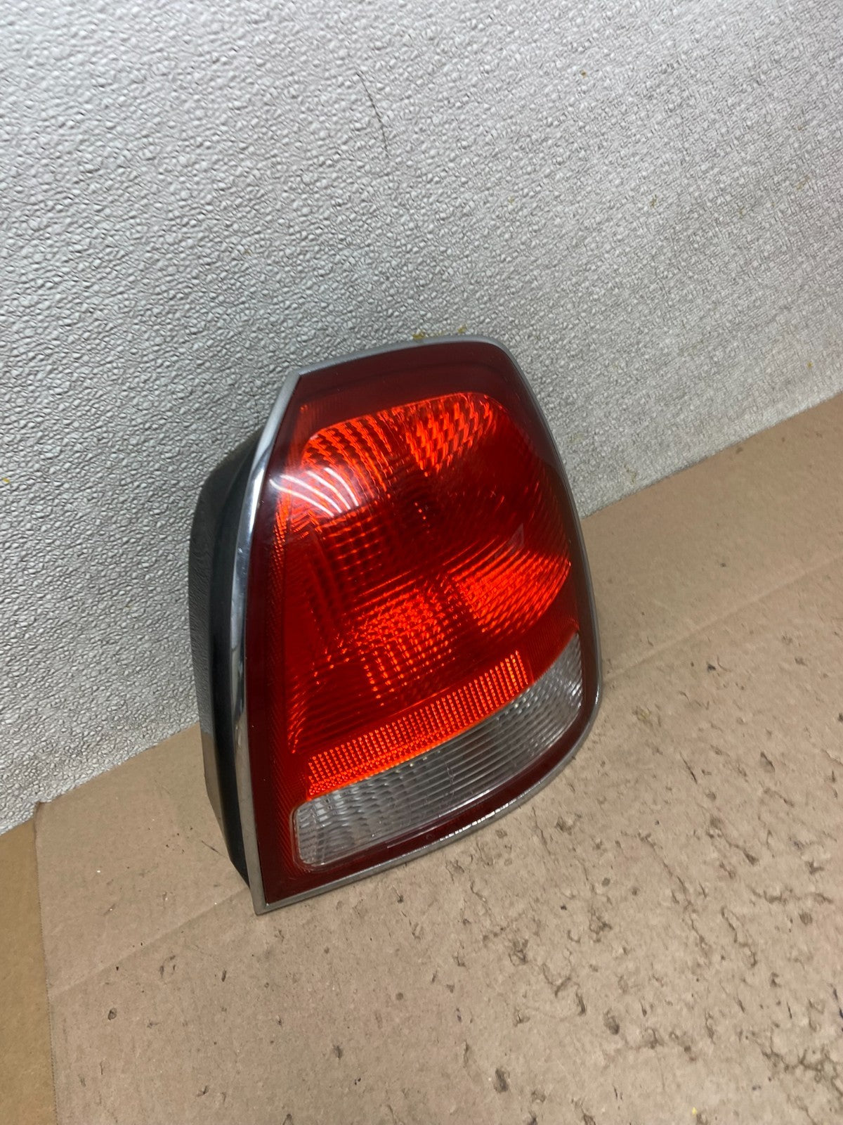 2001-2003 Hyundai XG300 XG350 XG Right Passenger Side Tail Light Oem Z6389 DW2