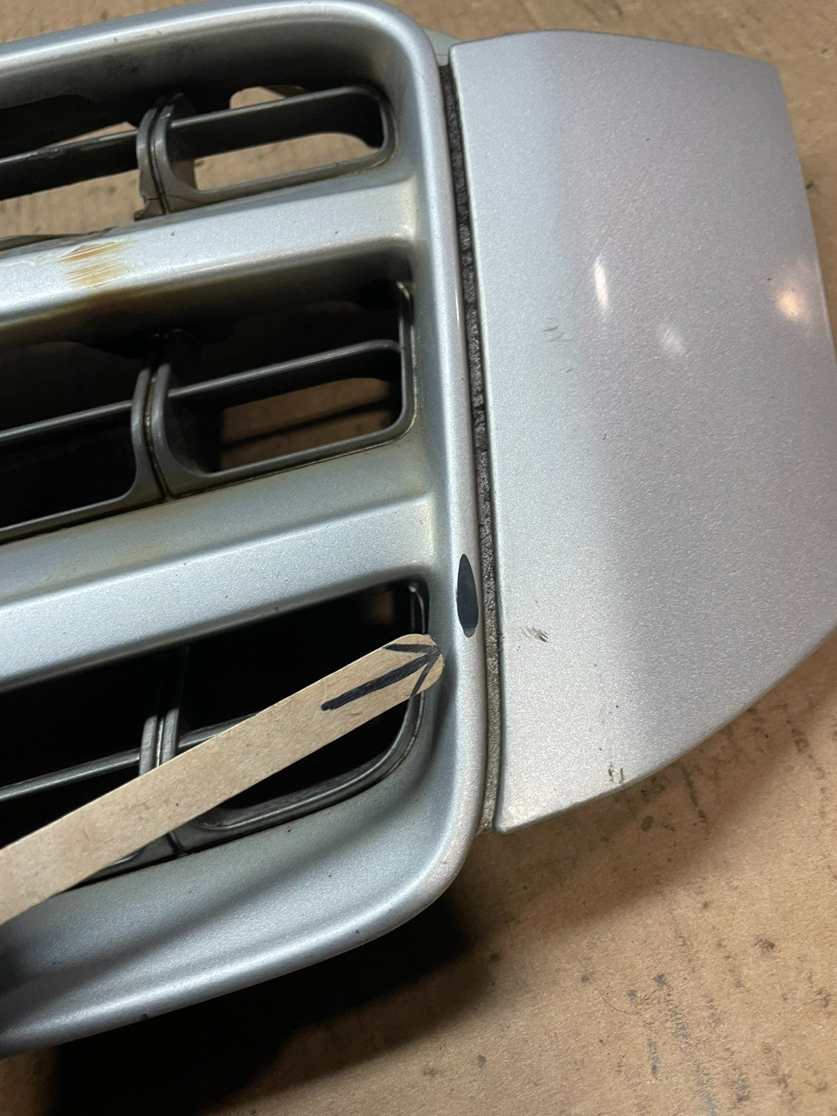 2001 to 2003 Toyota Highlander Front Upper Grille Grill With Emblem OEM Z8085 DG5