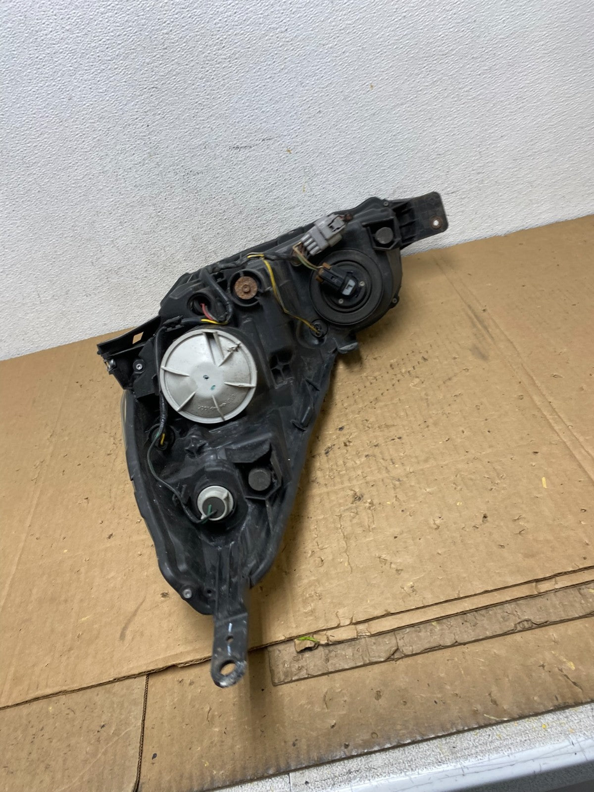 2010-2012 Subaru Legacy Outback Right Passenger Headlight AD2476 DW6