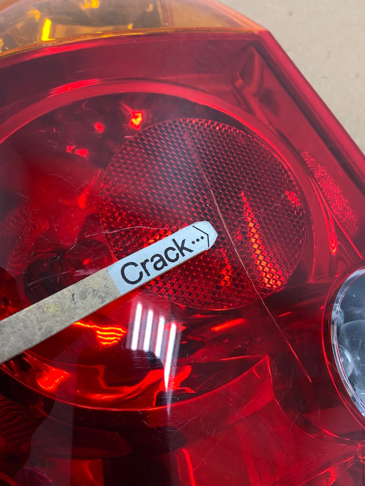 2004 2005 2006 Chrysler Pacifica Left Driver LH Tail Light AD7960 LK4