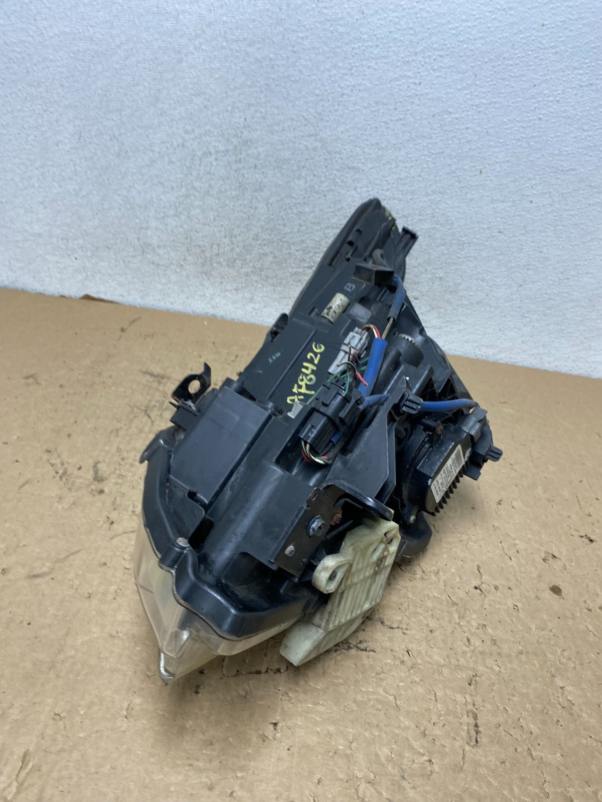 2010-2012 Infiniti G37 Right Passenger Side Xenon HID Headlight AF8426 DW11