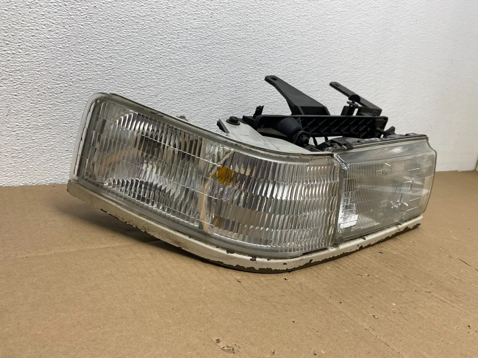 1992 to 2002 Cadillac Eldorado Right Passenger Headlight With Harness AB8117 DG2