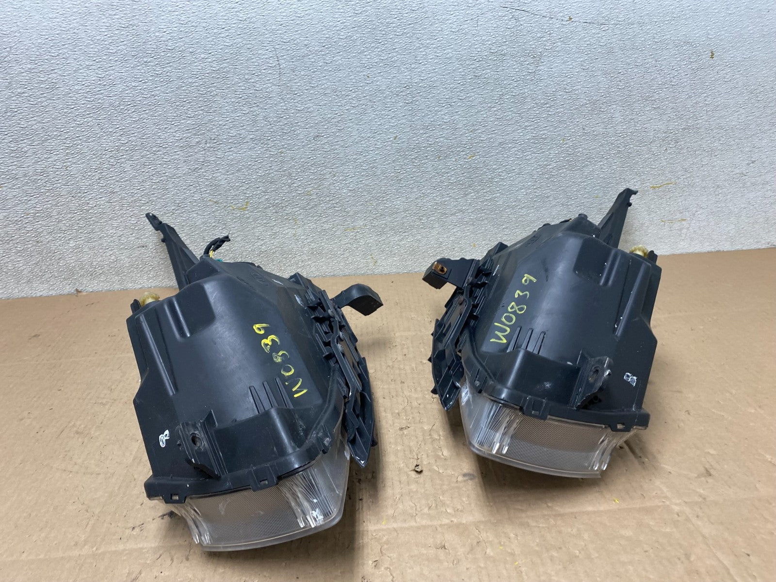 2011 to 2015 Chevrolet Cruze Halogen Left+Right Set Headlights W0839 DW17