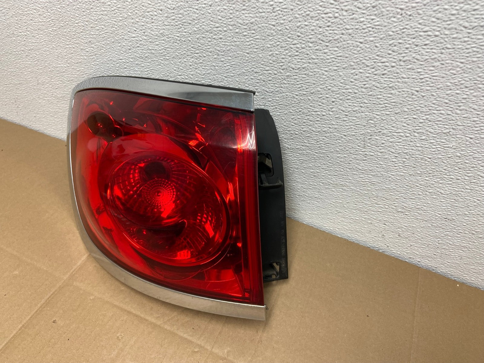 2008 to 2012 Buick Enclave Left Driver Side Lh Tail Light OEM AB8040 LK1
