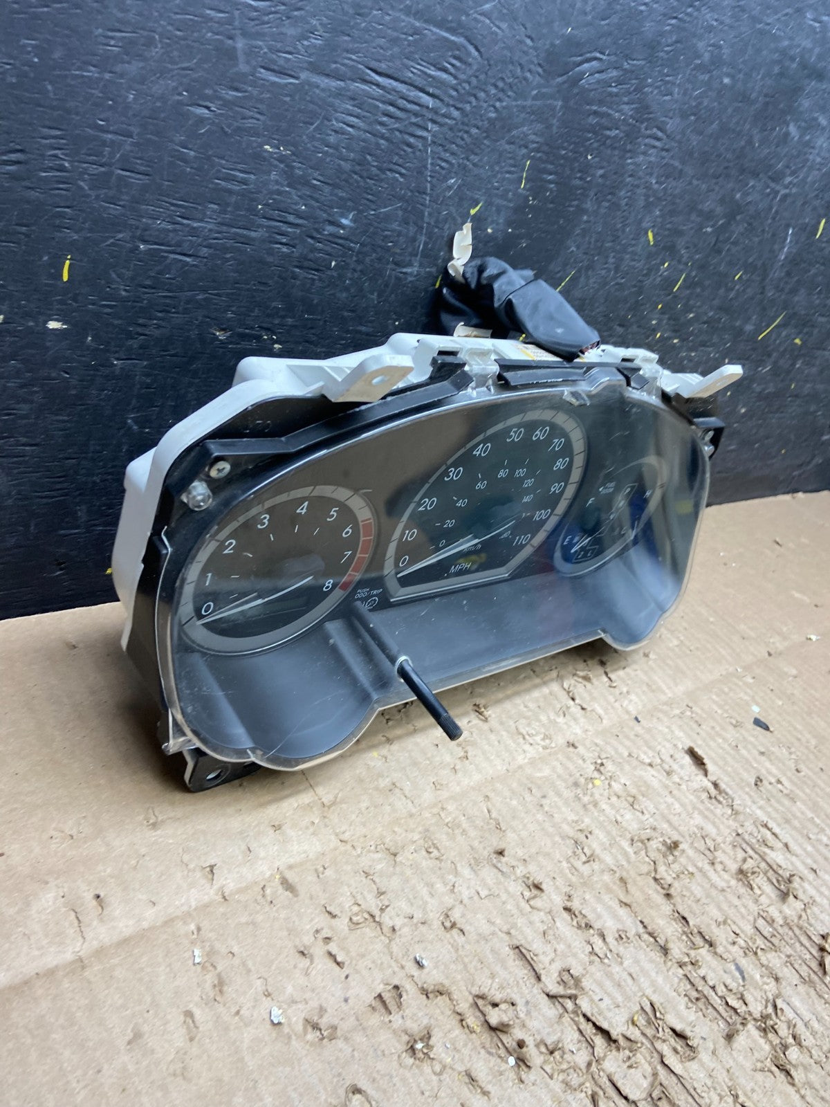 2004 2005 Toyota Sienna Speedometer Cluster Gauge V7757 DG2