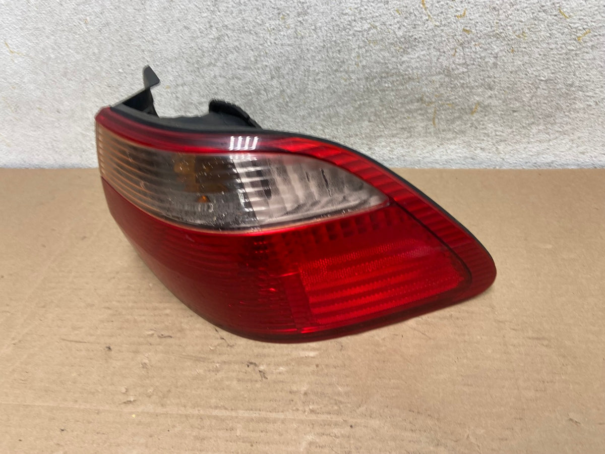1998 to 2000 Honda Accord Sedan 4door Right RH Side Tail Light AH9412 LK1