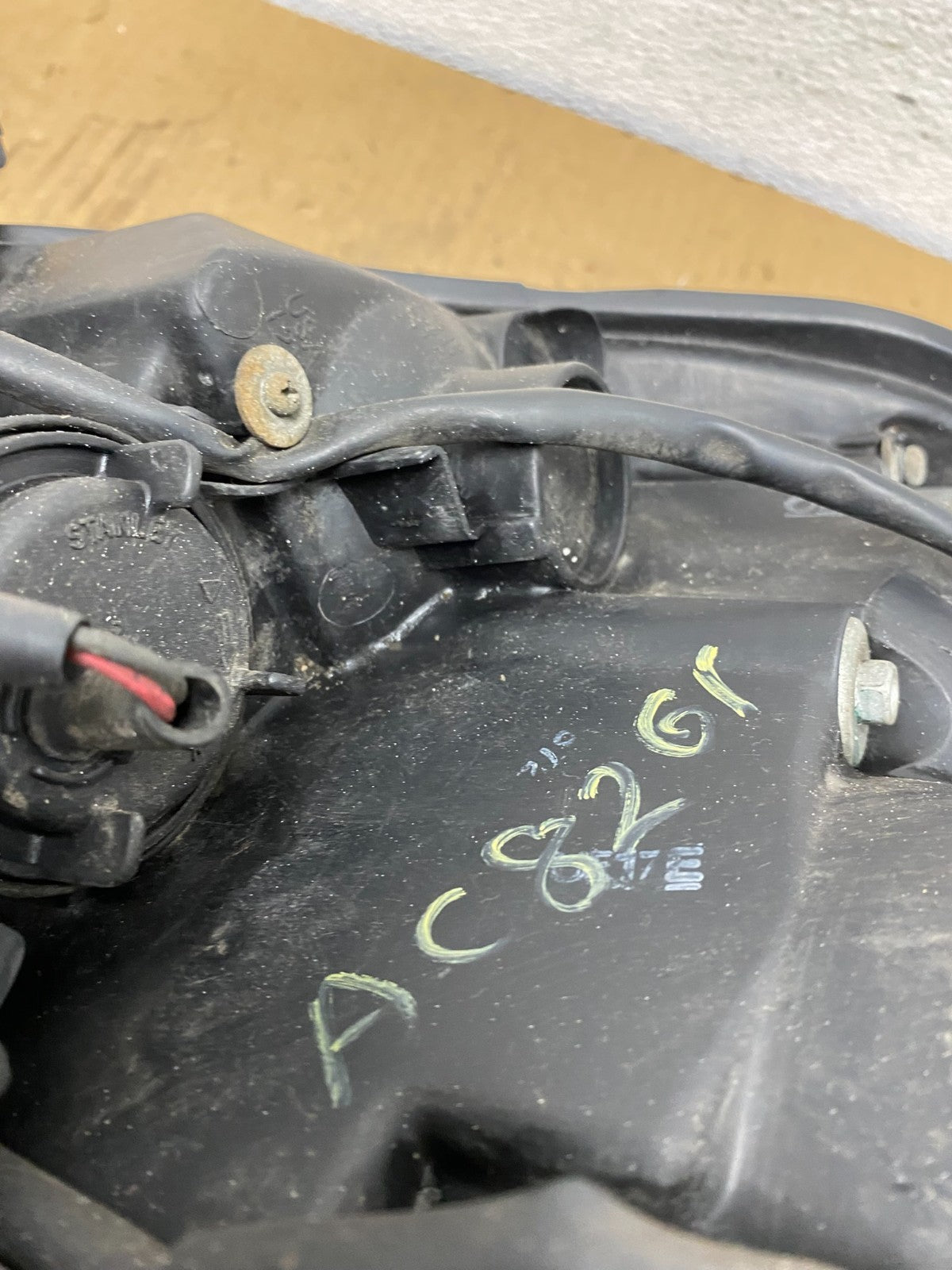 2004 2005 2006 Nissan Maxima Right Passenger Side Headlight Xenon HID AC8261 DW9