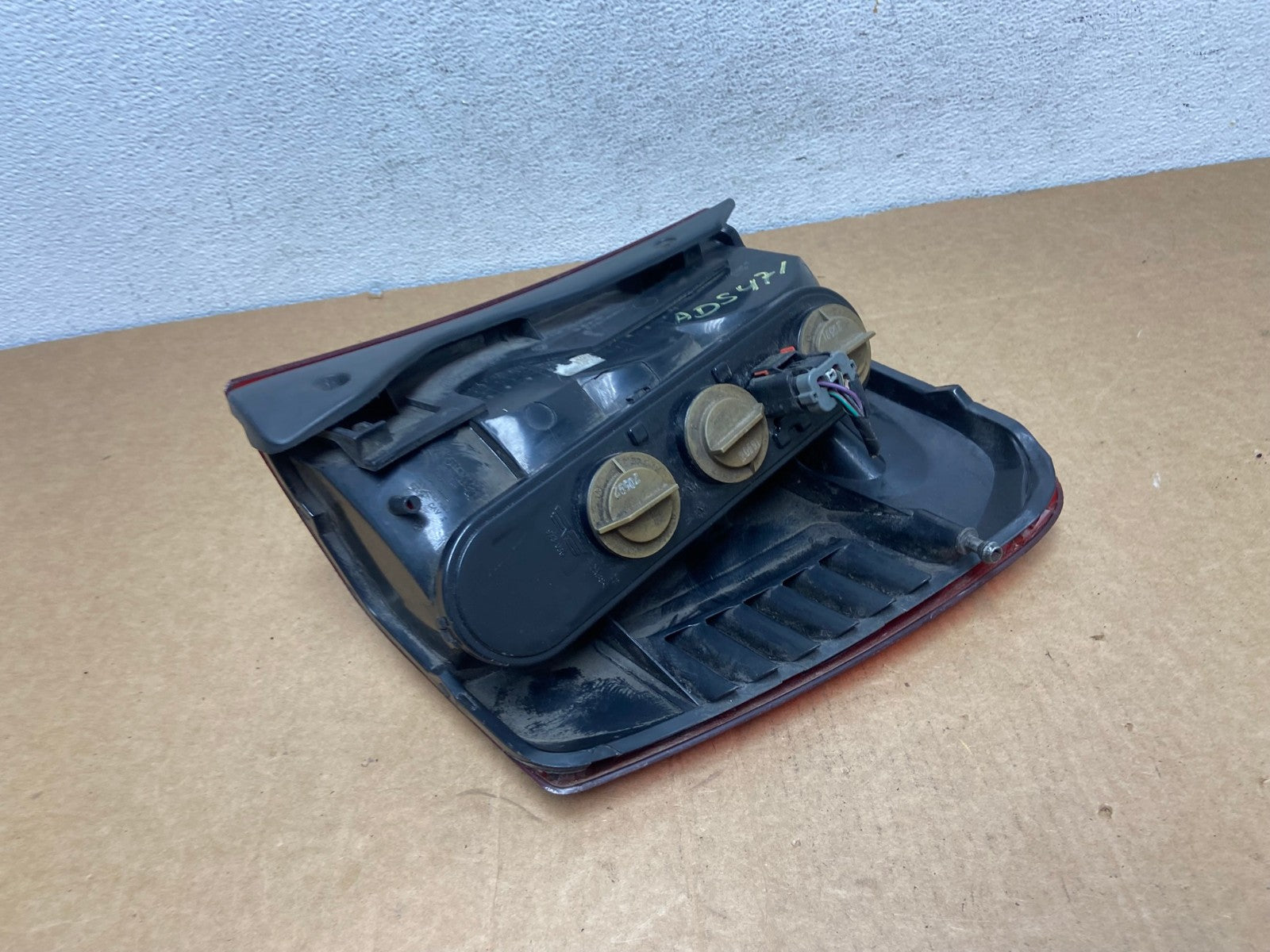 1999 - 2004 Jeep Grand Cherokee WJ Left Driver Lh Tail Light AD5471 LK5