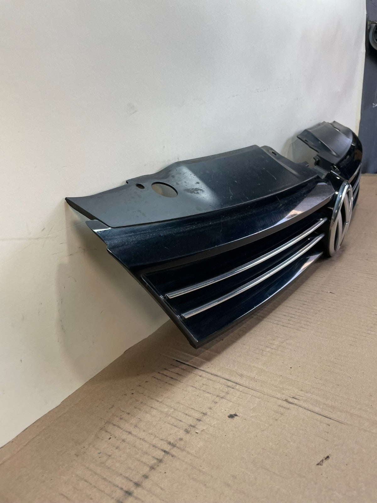 2011 to 2014 Volkswagen Jetta Sedan Front Upper Grille Grill ah0496 DG2
