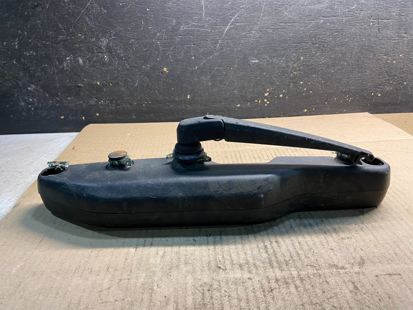 2003 to 2008 Pontiac Vibe Rear Wiper Windshield Motor OEM z4929 DG4