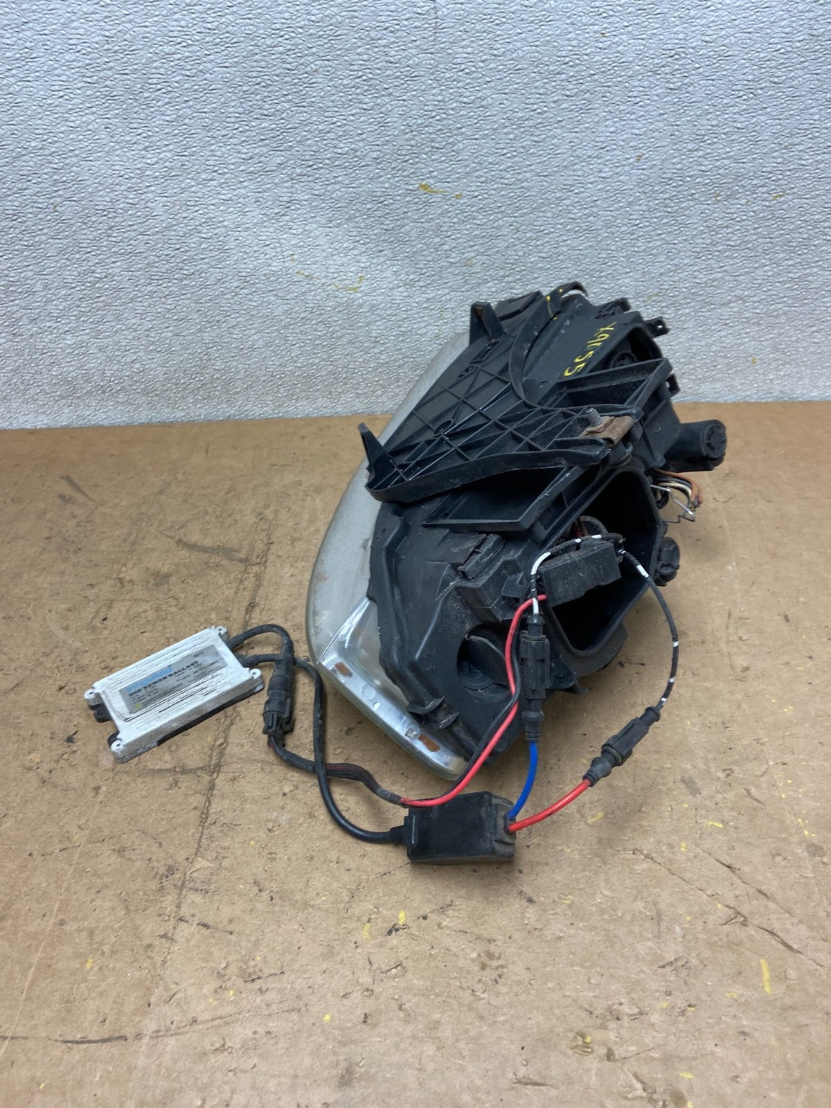 2002 - 2005 Audi A4 Sedan Right Passenger Halogen Headlight OEM X9055 DW10