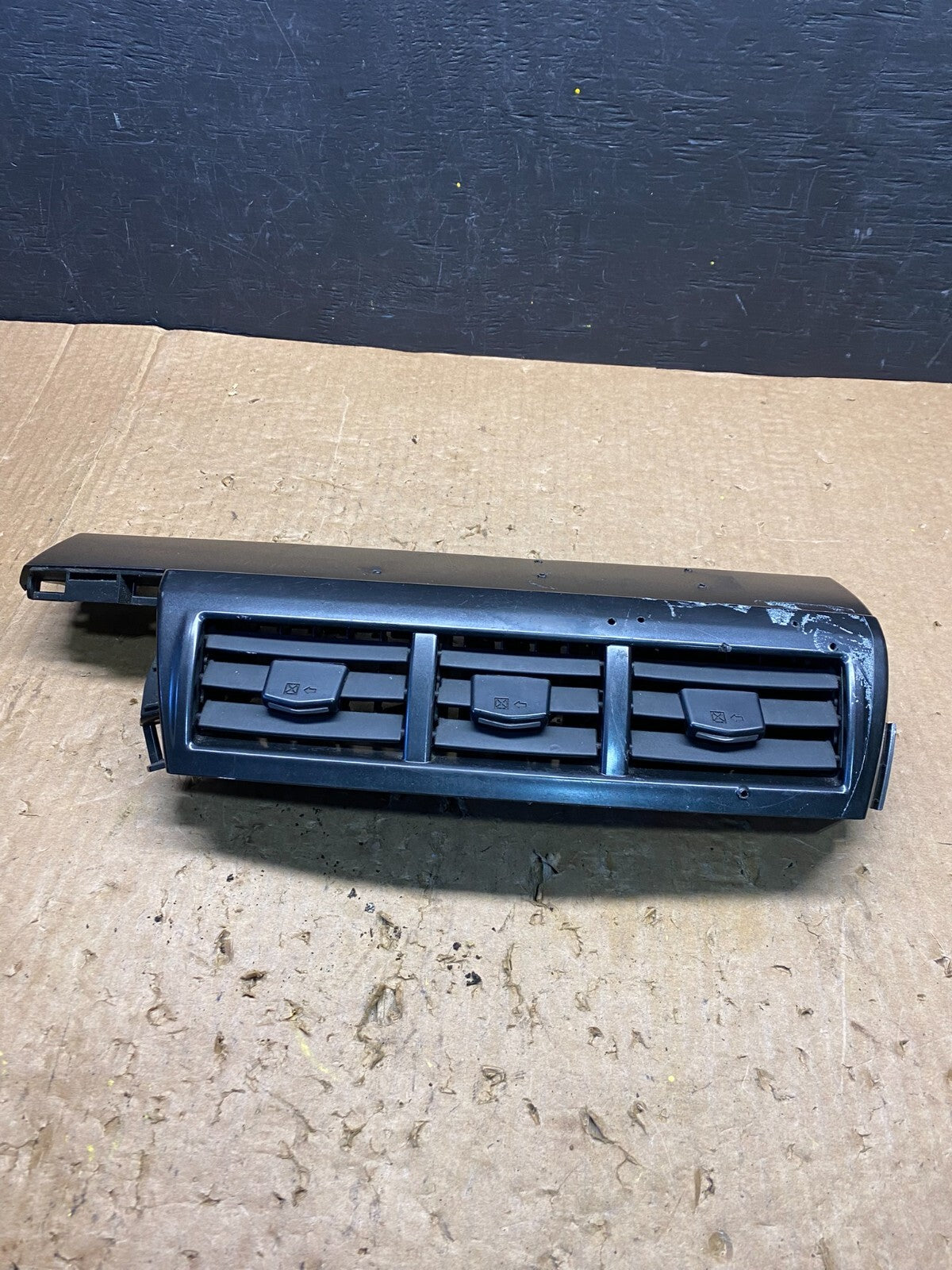 2012 2013 2014 Toyota Prius V Front Center Dash Air Vent G3915 DG10