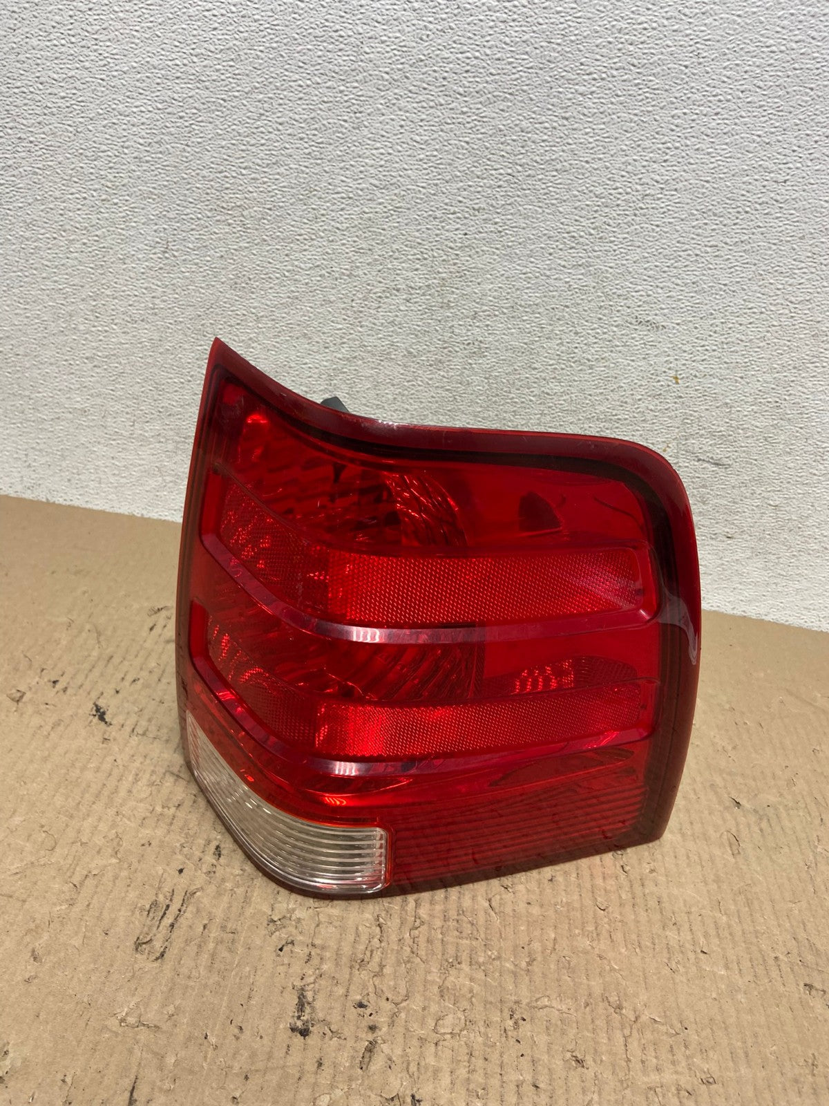 2003 2004 2005 2006 Ford Expedition Right Passenger Rh Tail light AF7027 LK0