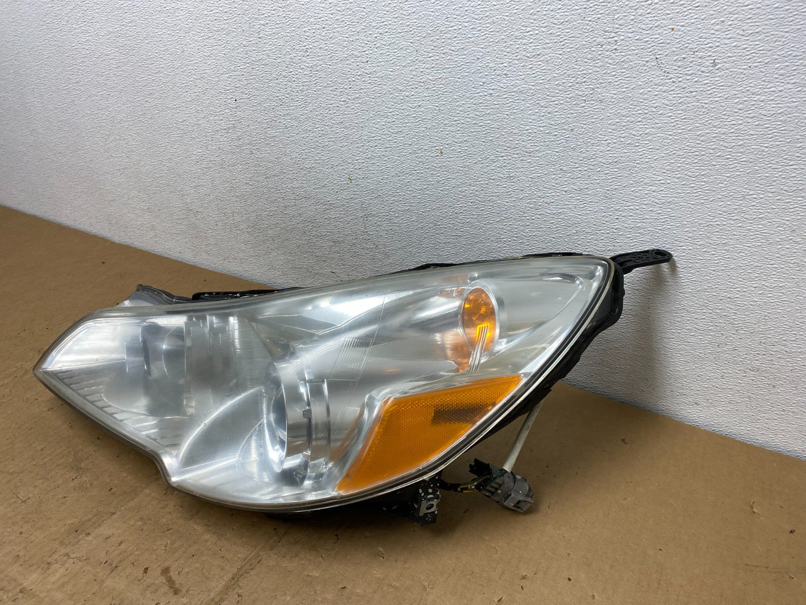 2010 2011 2012 Subaru Legacy Outback Left Driver Halogen Headlight AD1233 DW1