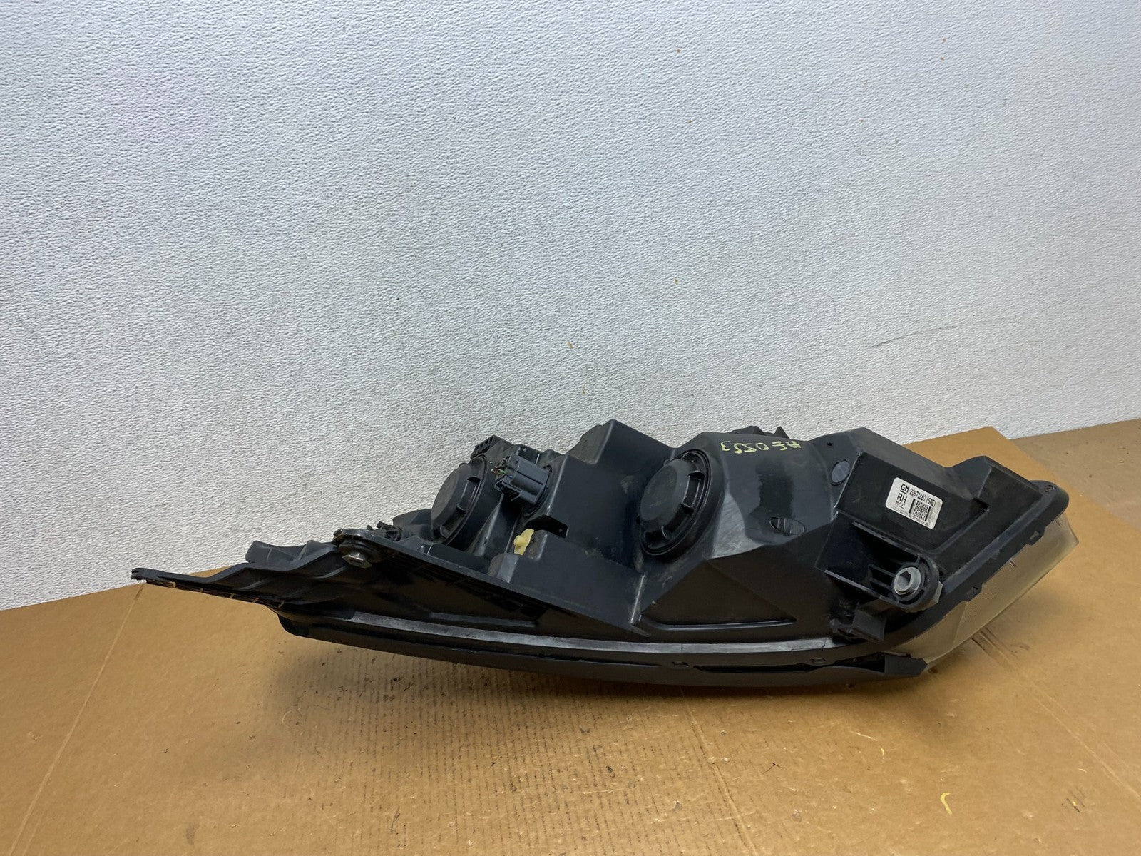 2013-2017 Chevrolet Traverse Right Passenger Side Halogen Headlight AE0553 DW10