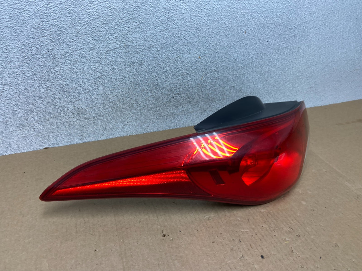 2011 2012 2013 Hyundai Elantra Sedan Left Driver Side Tail Light AF9606 DW2