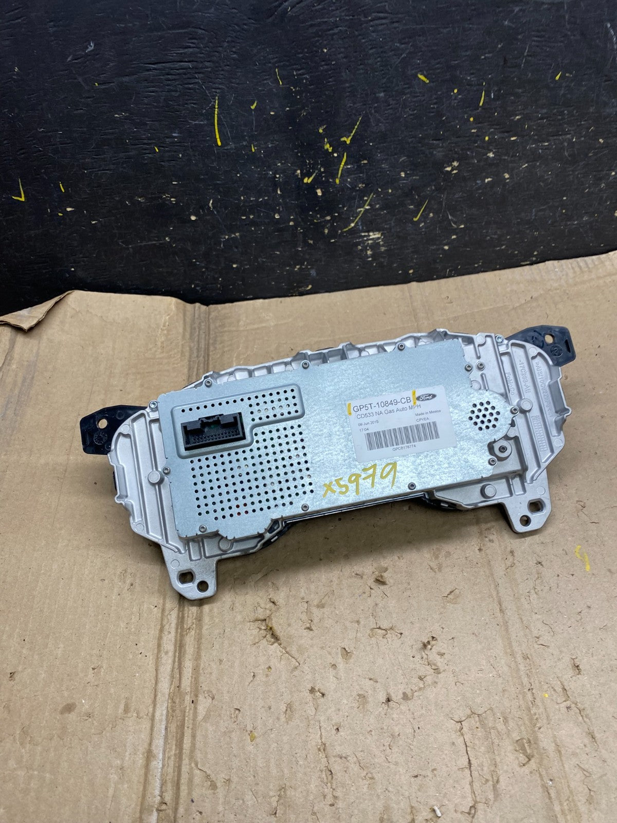 2016 Lincoln MKZ Speedometer Cluster Gauge OEM x5979 DG5