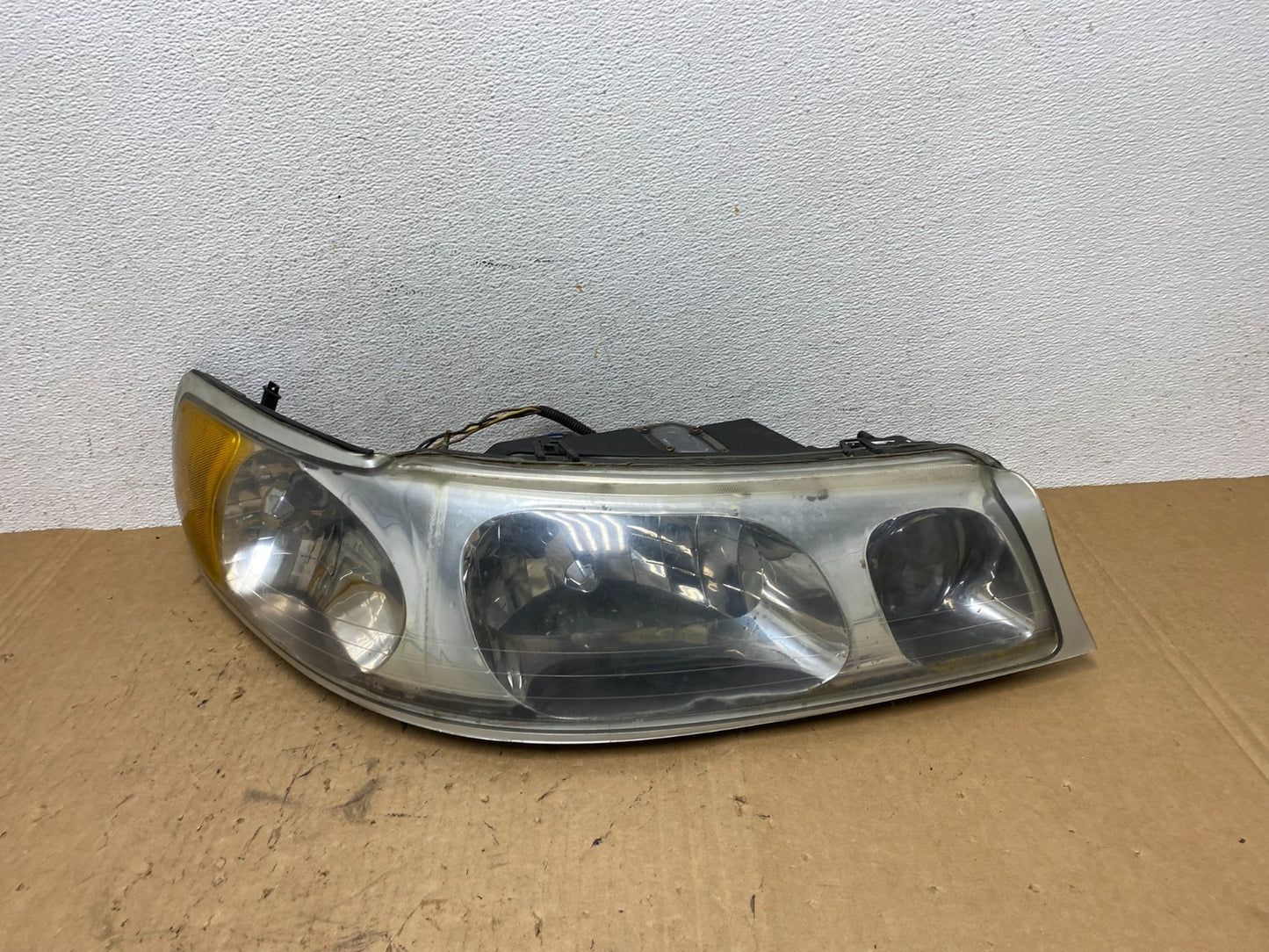 1999-2001 Lincoln & Town Car Right Passenger RH Headlight Halogen AD3230 DW0