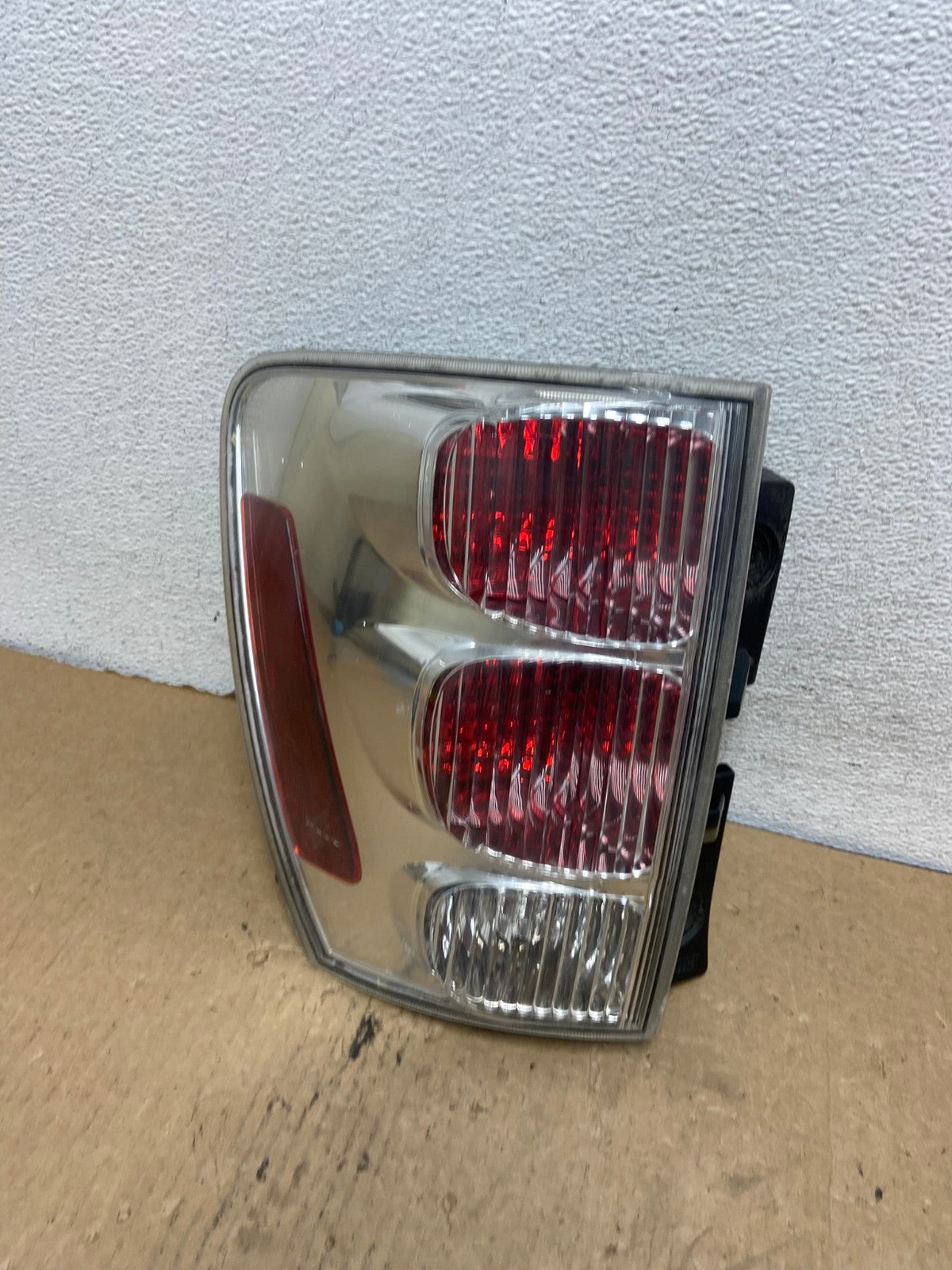 2005 to 2008 Chevrolet Equinox Left Driver Lh Side Tail Light AG2440 LK0