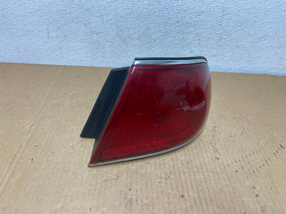 2000 to 2005 Buick Lesabre Right Passenger RH Side Tail Light AD0928 LK2