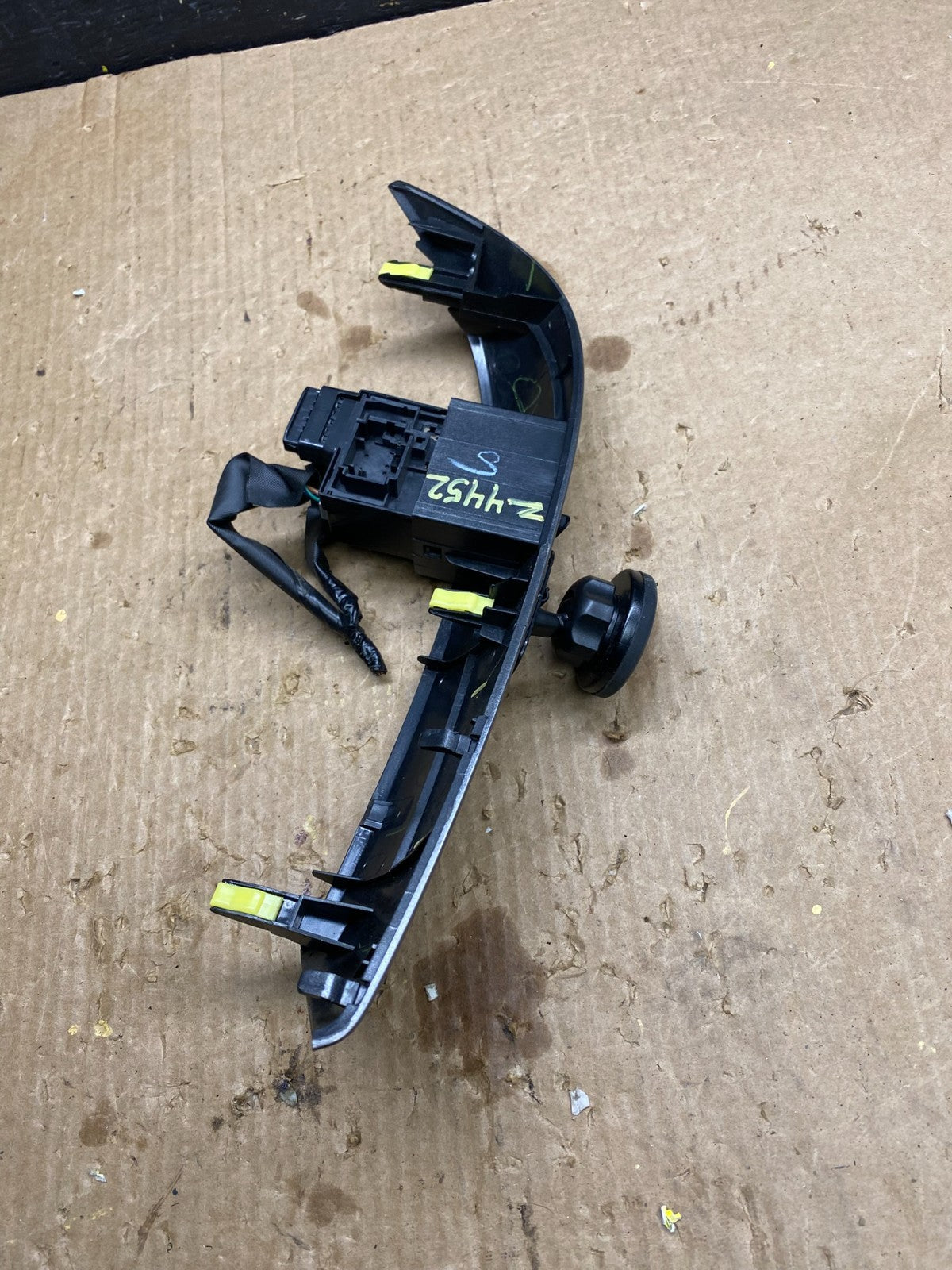 2004 to 2010 Toyota Sienna Right Side Radio Switches Bezel Trim Z4452  DG2