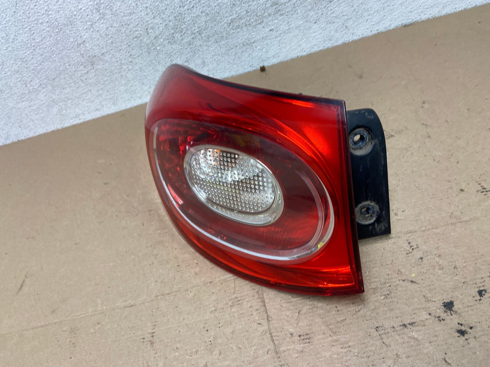 2009 to 2011 Volkswagen Tiguan Left Driver Side Tail Light AF4858 LK1