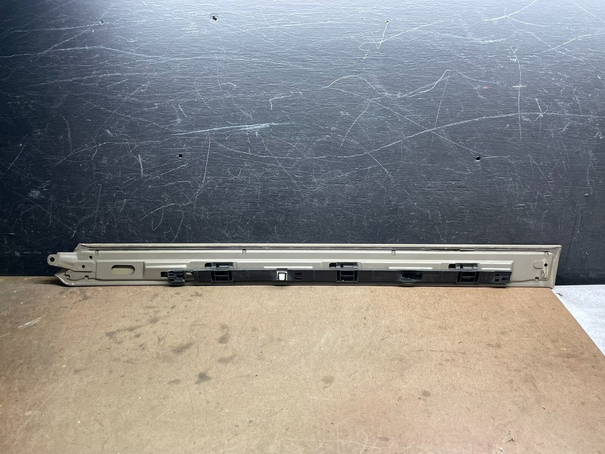 2005 to 2010 Honda Odyssey Right Side Rail Cover Quarter Trim Molding L3871 DG6