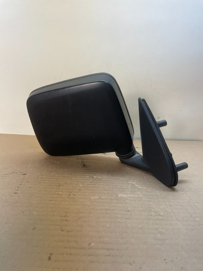 2000 to 2004 Nissan Frontier Right Passenger Side View Door Mirror ah8815 DG0